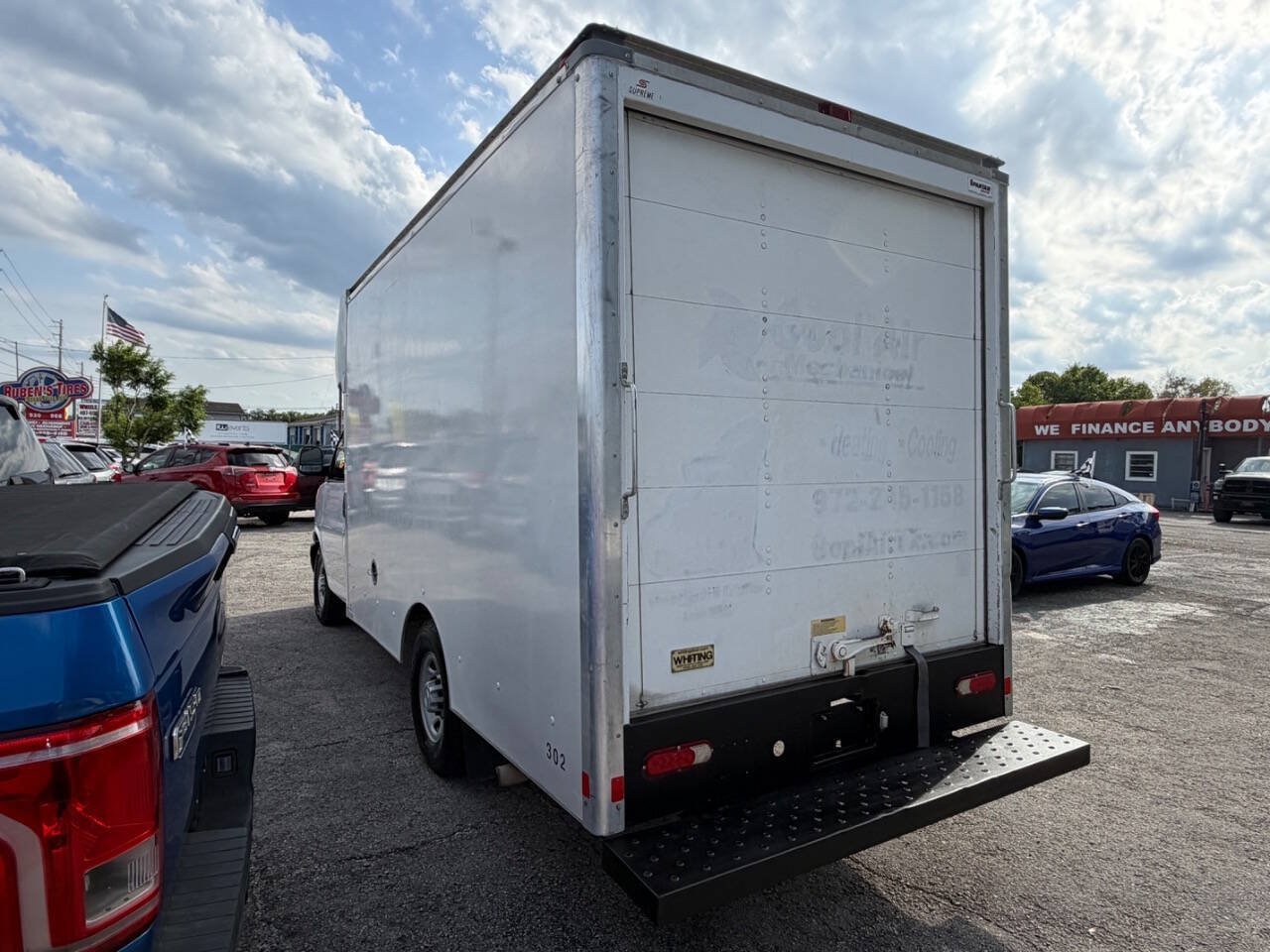 Used 2017 Chevrolet Express 3500 RWD image 6