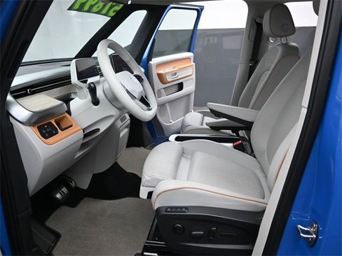Used 2025 Volkswagen ID. Buzz 1st Edition image 15