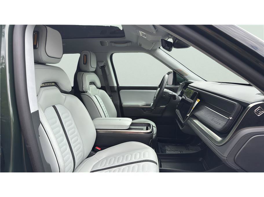 Used 2025 Rivian R1S Adventure Dual AWD/4WD image 24