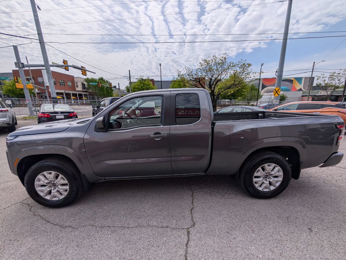 Used 2022 Nissan Frontier SV w/ Technology Package RWD image 9