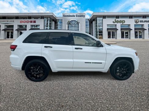 Used 2021 Jeep Grand Cherokee Laredo X AWD/4WD image 9