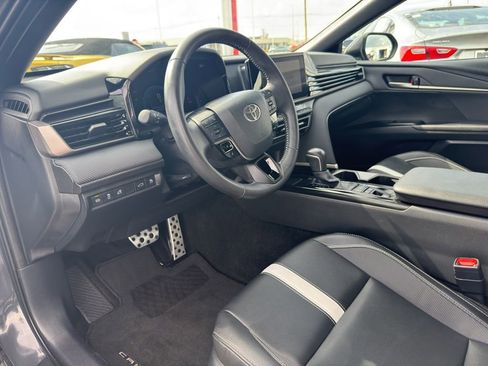 Used 2025 Toyota Camry SE image 11