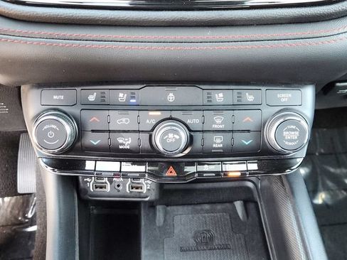 Used 2024 Dodge Durango R/T AWD/4WD image 18