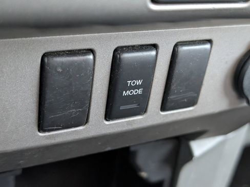 Used 2006 Nissan Titan SE image 11