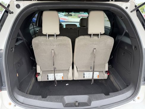 Used 2015 Ford Explorer XLT w/ Equipment Group 202B FWD image 18