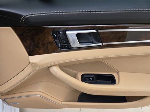 Used 2018 Porsche Panamera 4S Executive w/ Sportdesign Package image 29