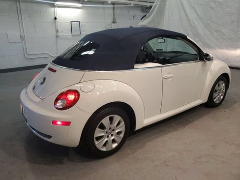 Used 2009 Volkswagen Beetle S FWD image 12