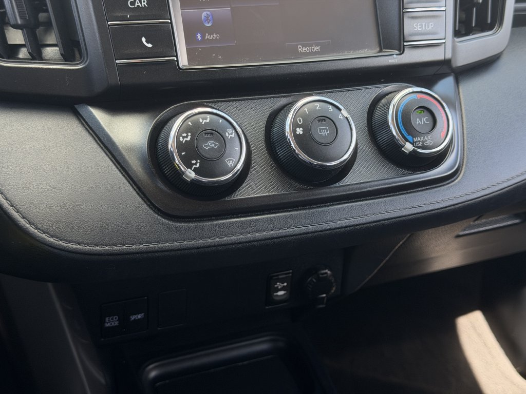 Used 2017 Toyota RAV4 LE FWD image 20