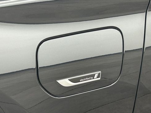 Used 2023 BMW 530e xDrive w/ Premium Package image 3