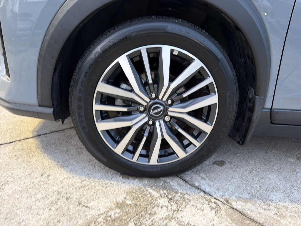 Used 2024 Nissan Kicks SV FWD image 12