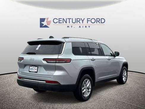 Used 2023 Jeep Grand Cherokee L Laredo RWD image 2