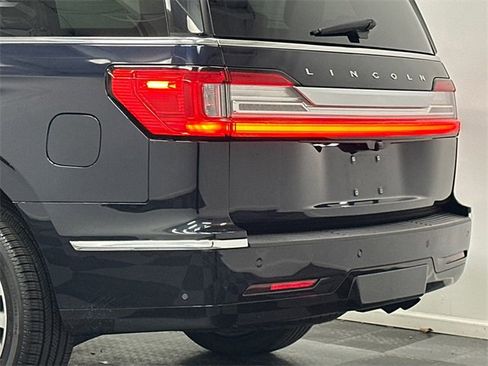 Used 2021 Lincoln Navigator Reserve w/ Luxury Package image 7