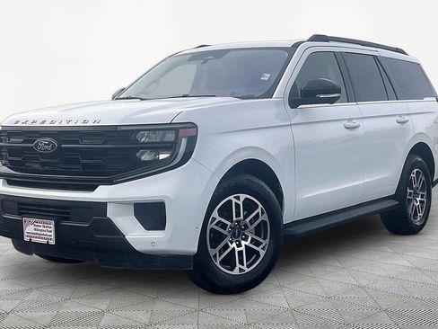 Used 2025 Ford Expedition Active image 2