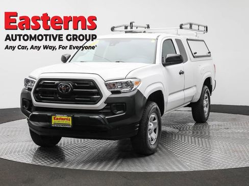 Used 2019 Toyota Tacoma SR image 1