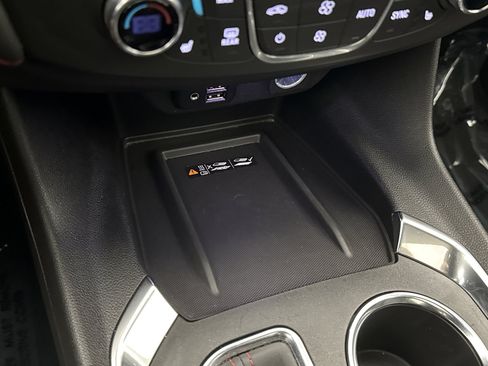 Used 2023 Chevrolet Traverse RS AWD/4WD image 18