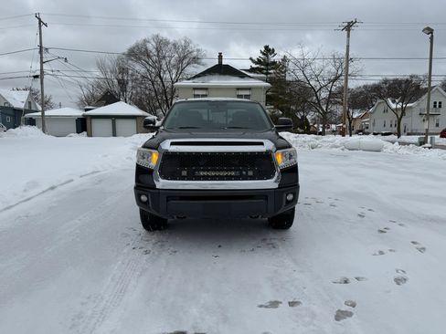Used 2016 Toyota Tundra SR5 image 2