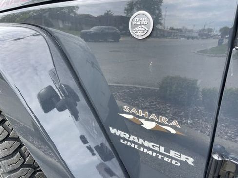 Used 2017 Jeep Wrangler Unlimited Sahara w/ Connectivity Group AWD/4WD image 4
