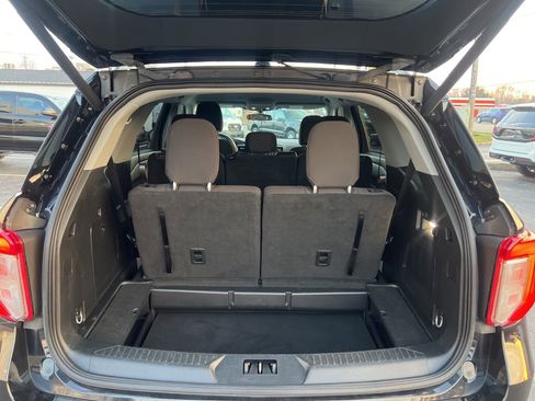 Used 2023 Ford Explorer XLT AWD/4WD image 26