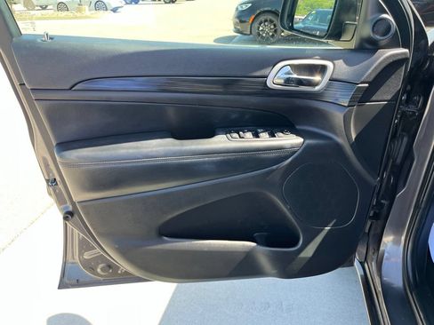 Used 2020 Jeep Grand Cherokee Altitude AWD/4WD image 6