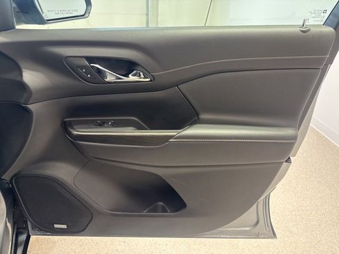 Certified 2023 GMC Acadia SLT w/ LPO, Floor Liner Package image 14