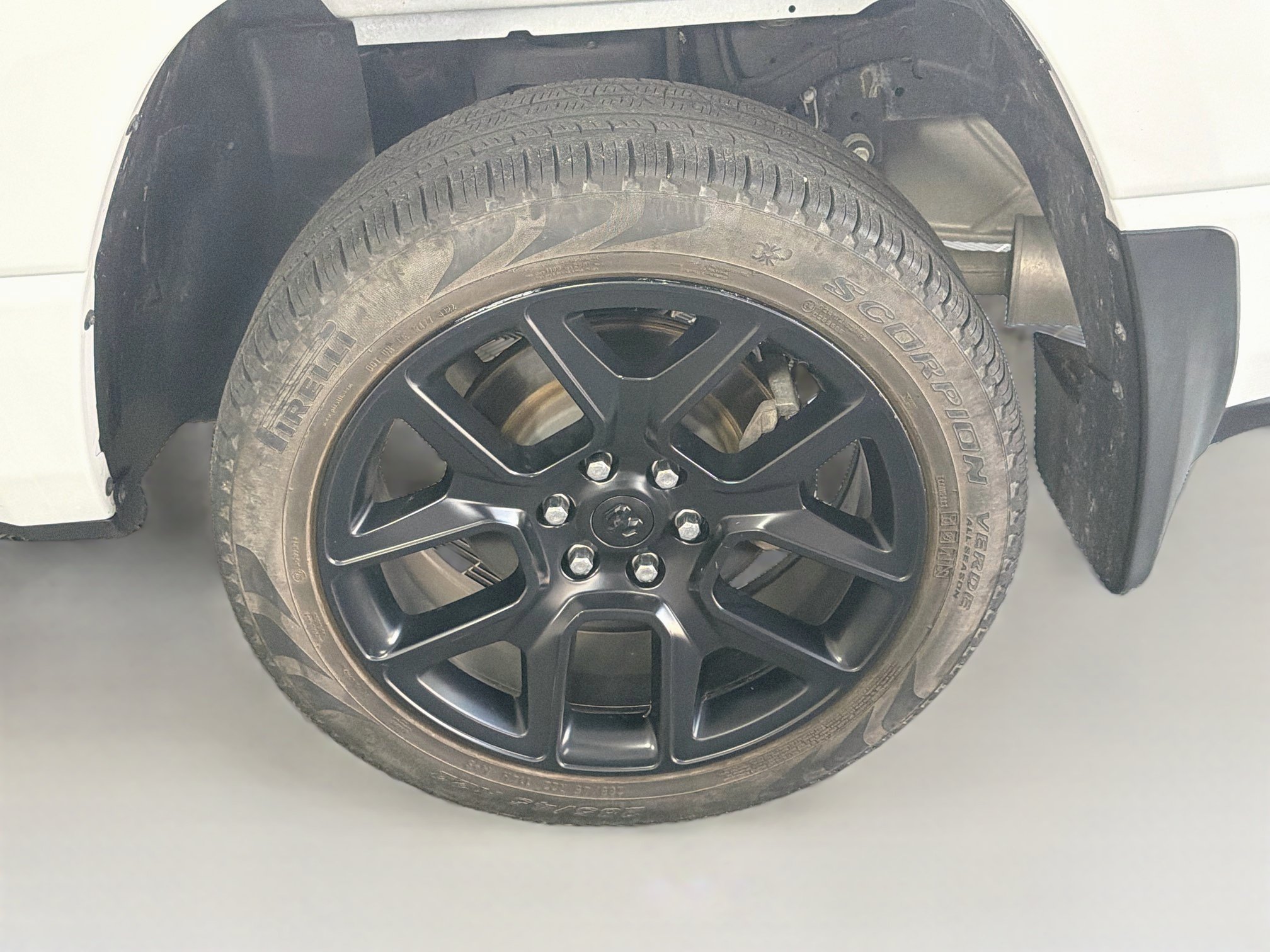 Used 2023 RAM 1500 Laramie AWD/4WD image 11