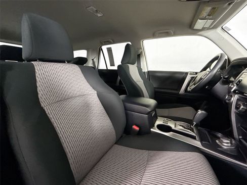 Certified 2024 Toyota 4Runner SR5 AWD/4WD image 39