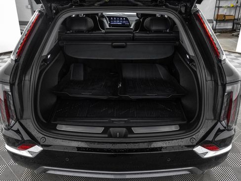 Used 2025 Cadillac Optiq Luxury 2 w/ LPO, Floor Liner Package AWD/4WD image 41