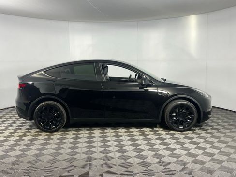 Used 2025 Tesla Model Y Long Range image 9