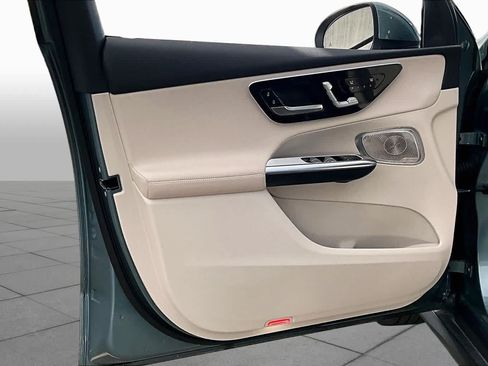 Used 2025 Mercedes-Benz GLC 300 image 22