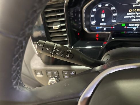 Used 2024 GMC Sierra 3500 SLT w/ SLT Convenience Package image 27