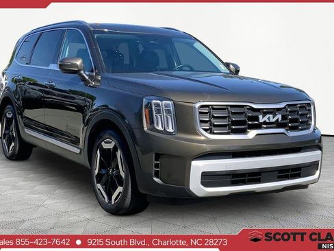 Used 2025 Kia Telluride S AWD/4WD image 1