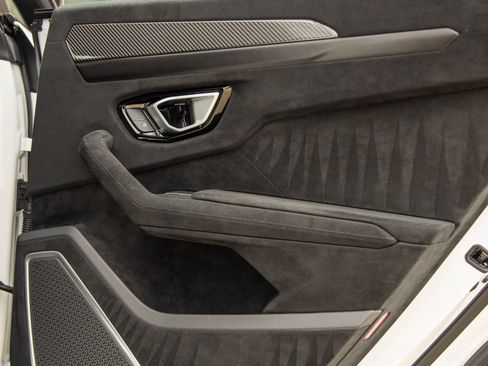 Used 2024 Lamborghini Urus Performante image 41