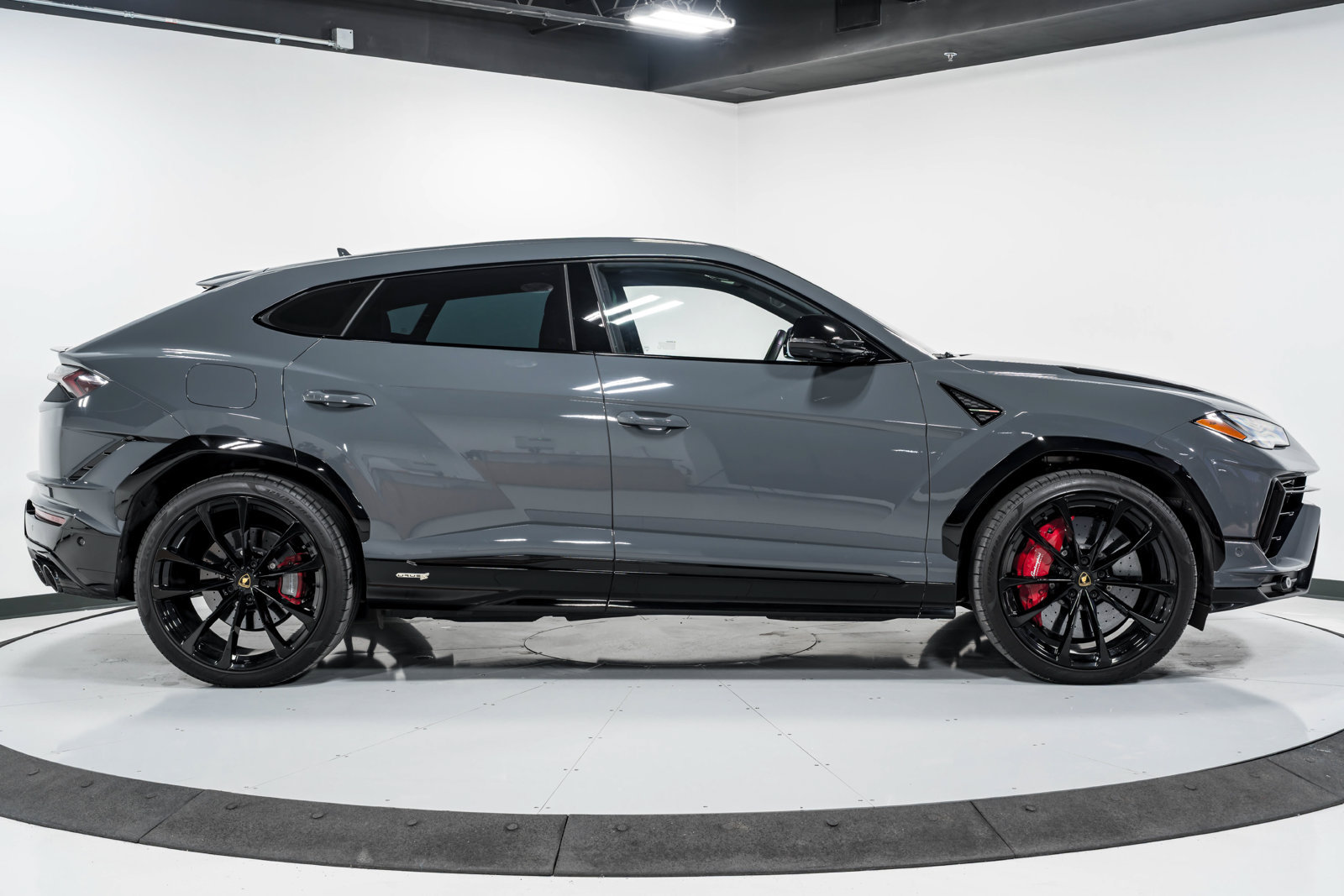 Used 2024 Lamborghini Urus S AWD/4WD image 2