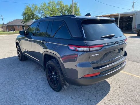 Used 2024 Jeep Grand Cherokee Altitude AWD/4WD image 4