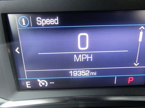 Certified 2023 GMC Acadia SLE w/ Driver Convenience Package image 13