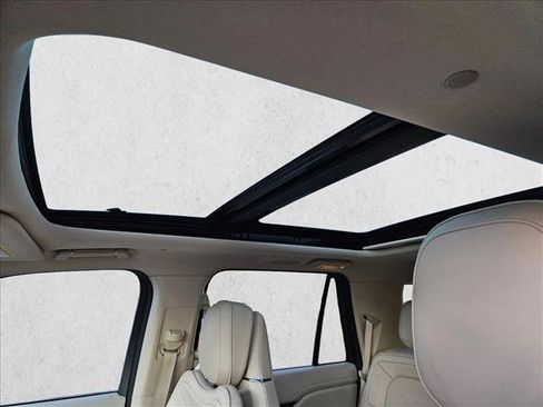 Used 2018 Lincoln Navigator Select w/ Technology Package image 15