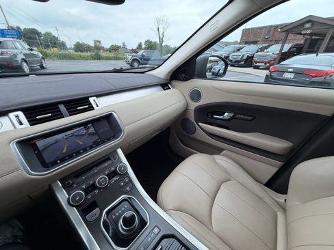Used 2017 Land Rover Range Rover Evoque SE AWD/4WD image 22