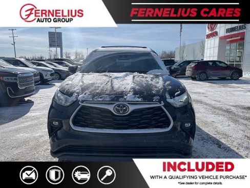 Used 2023 Toyota Highlander XLE image 4