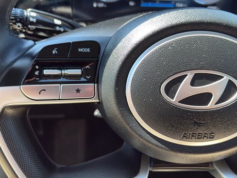 Used 2024 Hyundai Elantra Limited FWD image 9
