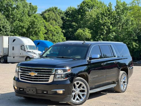 Used 2017 Chevrolet Suburban Premier AWD/4WD image 2
