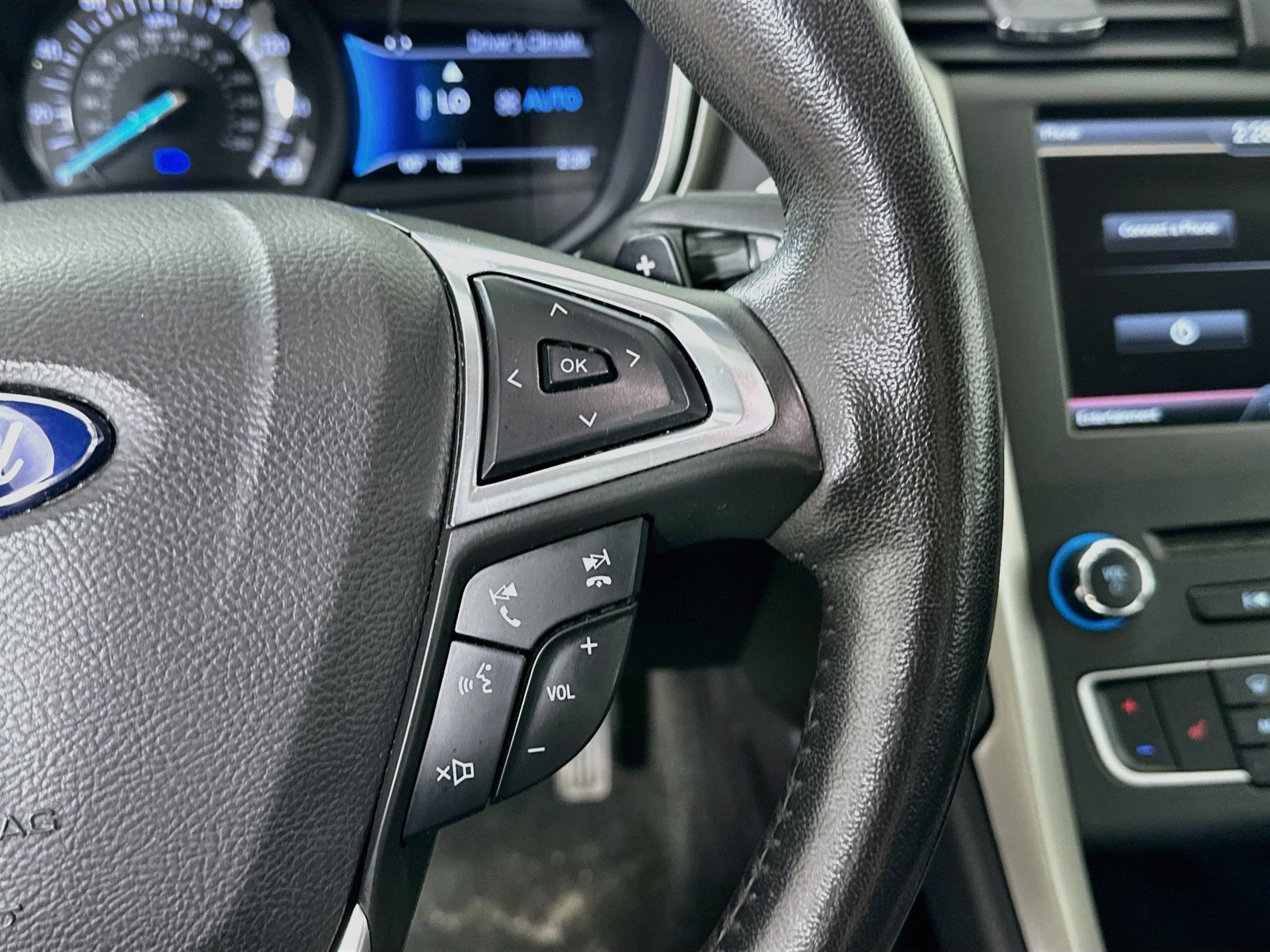 Used 2016 Ford Fusion SE w/ Equipment Group 202A AWD/4WD image 19