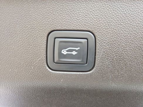 Used 2023 GMC Yukon XL Denali image 68