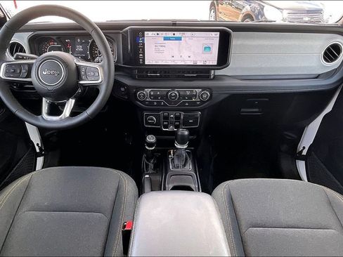Used 2025 Jeep Wrangler Unlimited Sahara AWD/4WD image 7