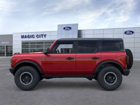New 2025 Ford Bronco Badlands w/ Sasquatch Package AWD/4WD image 3