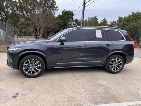 Used 2017 Volvo XC90 T6 Momentum w/ Vision Package image 5