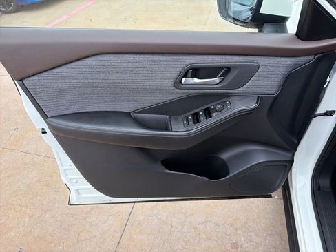 Used 2023 Nissan Rogue SV AWD/4WD image 12