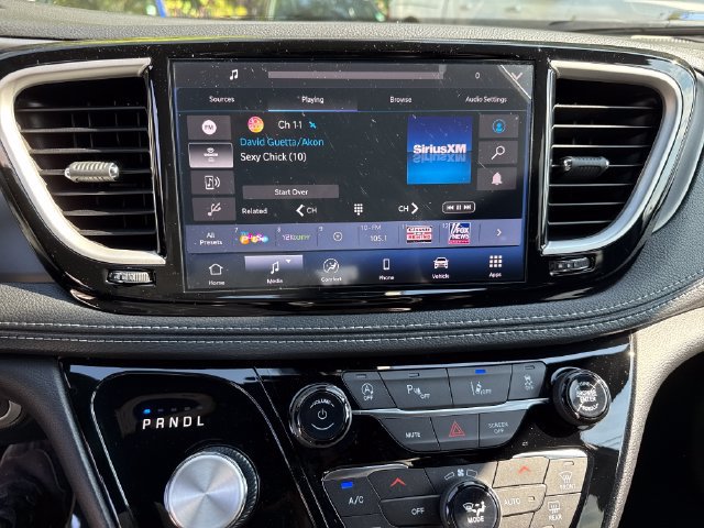 New 2027 Chrysler Pacifica Select FWD image 23