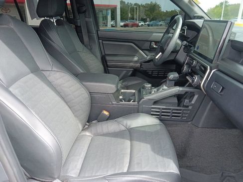 Used 2025 Toyota 4Runner TRD Off-Road Premium AWD/4WD image 31