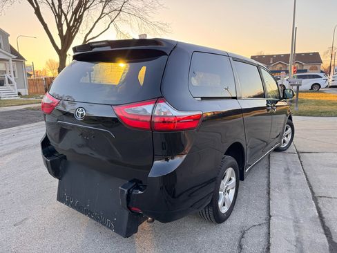 Used 2020 Toyota Sienna L image 5