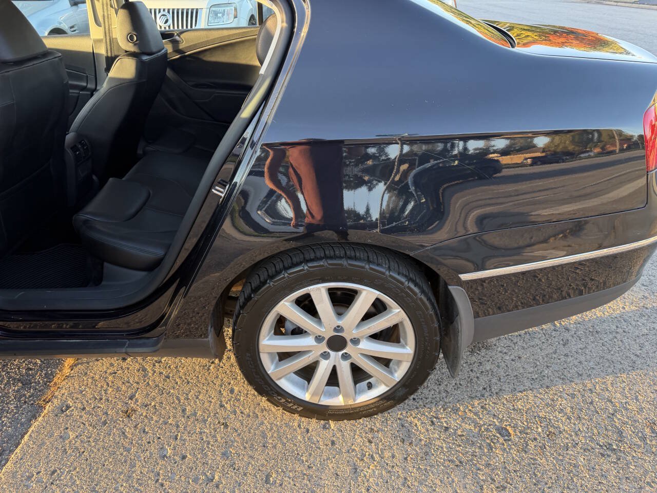 Used 2010 Volkswagen Passat Komfort FWD image 9